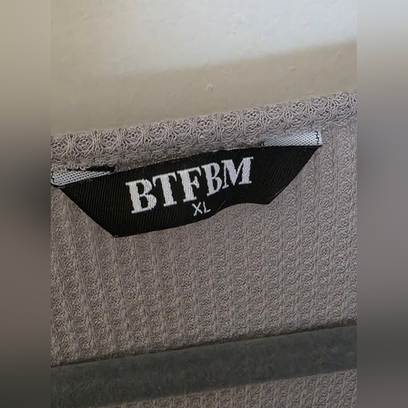 Button-Accent Color Block Sweater - Picture 5 of 5